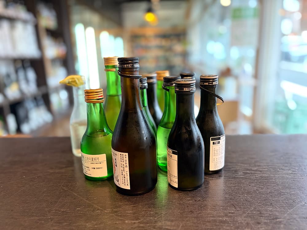 入荷のたびに試飲する季節限定酒の小瓶